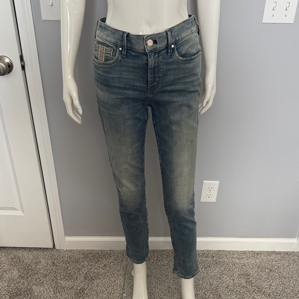 White House Black Market The Slim Crop Jean